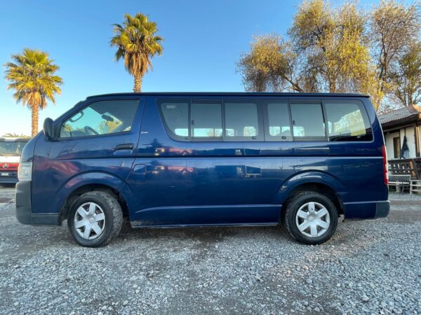 TOYOTA HI ACE COMMUTER - Imagen 2