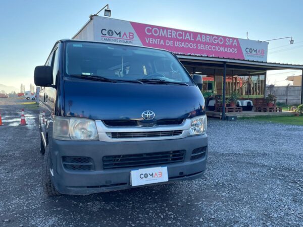 TOYOTA HI ACE COMMUTER