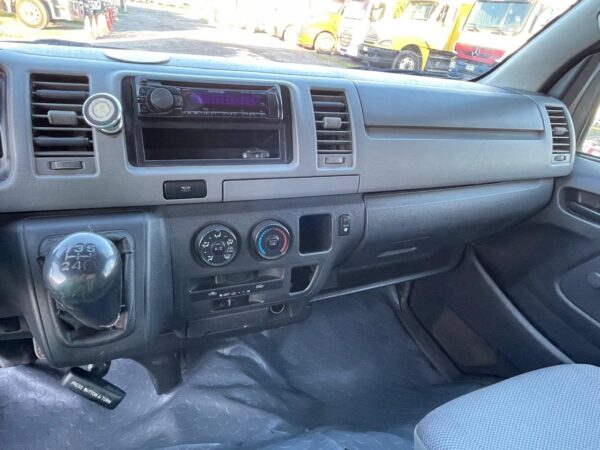 TOYOTA HI ACE COMMUTER - Imagen 6