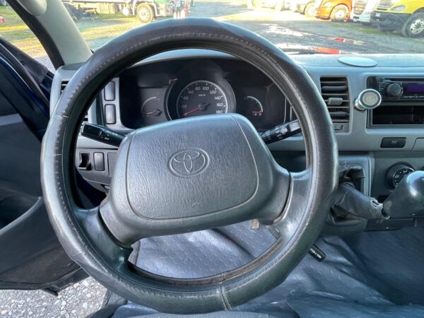 TOYOTA HI ACE COMMUTER - Imagen 5